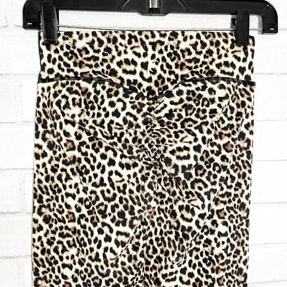 Zyia Active Leopard Print Ruched Butt Cropped Leggings Women's Size 6/8 - Picture 5 of 7